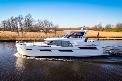 Super Lauwersmeer mit beiden Discovery-Topmodellen auf der Motorboot Sneek