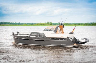 Limited edition Discovery 47 AC for sale