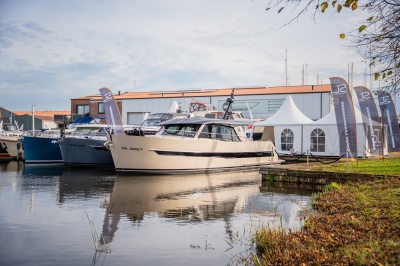 ​Twee unieke SL's op voorjaarsshow Motorboot Sneek