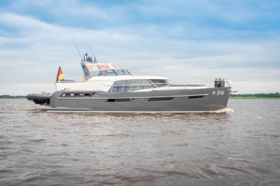 Limited edition Discovery 47 AC for sale