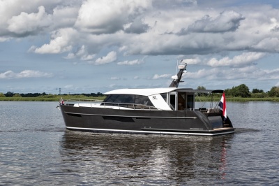 Super Lauwersmeer mit der kompletten Discovery- Serie auf der Boot Holland