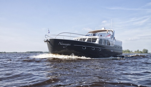 Schitterende nieuwe foto's Discovery 45 AC