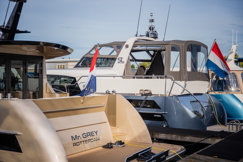 ​Twee unieke SL's op voorjaarsshow Motorboot Sneek