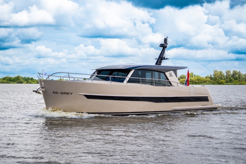 Discovery 48 OC 'Mr. Grey'